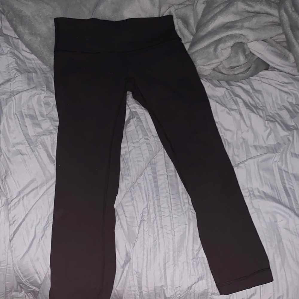 Lulu lemon size 4 25 inch black leggings